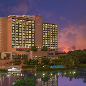 Crowne Plaza By Ihg Отель